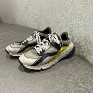 Under Armour boys  sneakers, size 8, very good condition